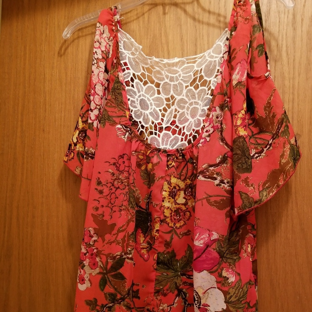 Tops - Picture 2 of 5